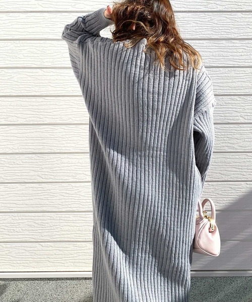 Q（キュー）の「Vネックニットロングワンピース（ワンピース・レディース・ライトグレー/ブラック・MEDIUM）」の12枚目の写真