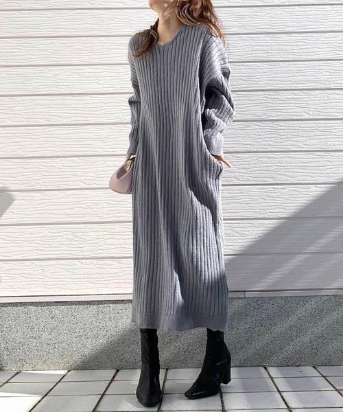 Q（キュー）の「Vネックニットロングワンピース（ワンピース・レディース・ライトグレー/ブラック・MEDIUM）」の15枚目の写真