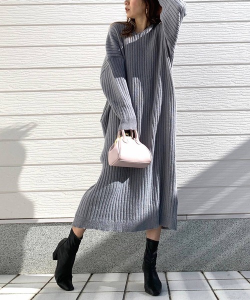 Q（キュー）の「Vネックニットロングワンピース（ワンピース・レディース・ライトグレー/ブラック・MEDIUM）」の16枚目の写真