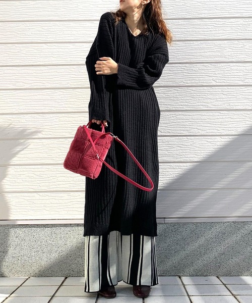 Q（キュー）の「Vネックニットロングワンピース（ワンピース・レディース・ライトグレー/ブラック・MEDIUM）」の4枚目の写真