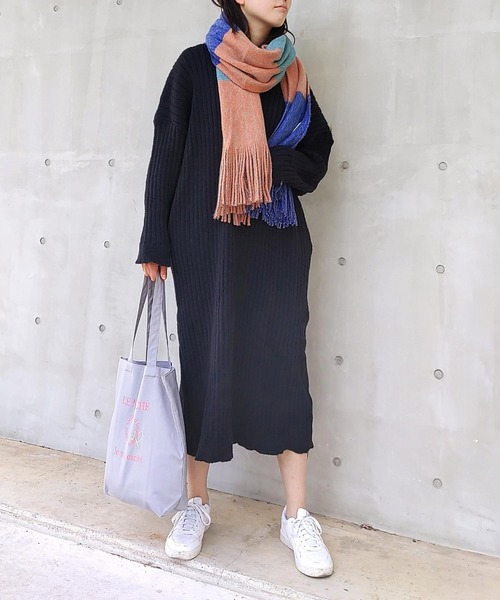 Q（キュー）の「Vネックニットロングワンピース（ワンピース・レディース・ライトグレー/ブラック・MEDIUM）」の3枚目の写真