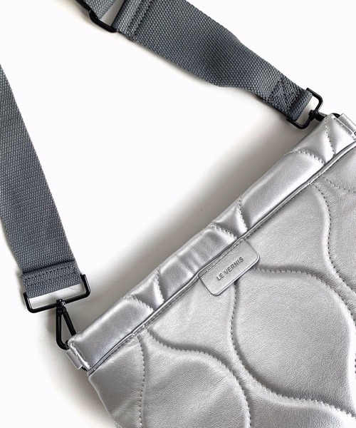 Casselini（キャセリーニ）の「キルティングクラッチ（クラッチバッグ・レディース・ベージュ/シルバー・ONE SIZE）」の5枚目の写真