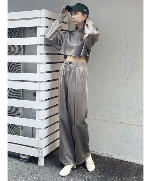 MURUA(ムルーア)の「シャイニーカットワイドパンツ(その他パンツ・レディース・ブルー/モカ・FREE)」の8枚目の写真