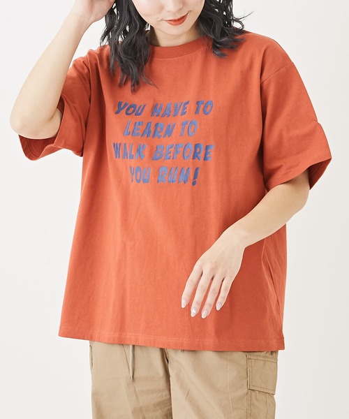 CUBE SUGAR（キューブシュガー）の「ハードウォッシュロゴプリントTシャツ（Tシャツ/カットソー・レディース・ホワイト/マルチ/ネイビー/オレンジ/ベージュ・M）」の5枚目の写真