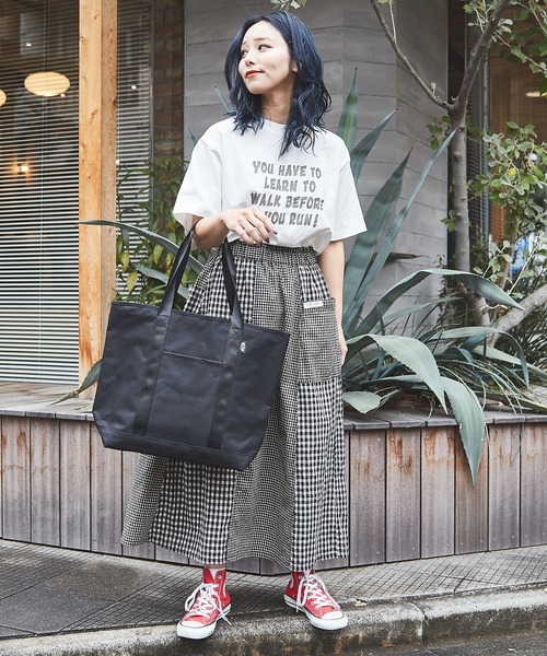 CUBE SUGAR（キューブシュガー）の「ハードウォッシュロゴプリントTシャツ（Tシャツ/カットソー・レディース・ホワイト/マルチ/ネイビー/オレンジ/ベージュ・M）」の6枚目の写真