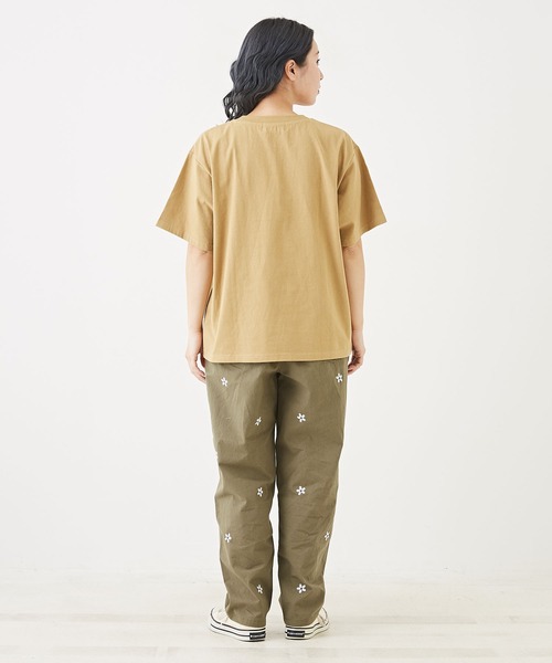 CUBE SUGAR（キューブシュガー）の「ハードウォッシュロゴプリントTシャツ（Tシャツ/カットソー・レディース・ホワイト/マルチ/ネイビー/オレンジ/ベージュ・M）」の13枚目の写真