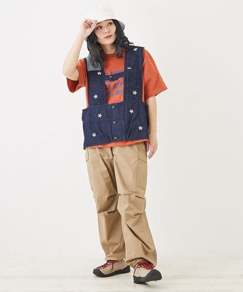 CUBE SUGAR（キューブシュガー）の「ハードウォッシュロゴプリントTシャツ（Tシャツ/カットソー・レディース・ホワイト/マルチ/ネイビー/オレンジ/ベージュ・M）」の14枚目の写真