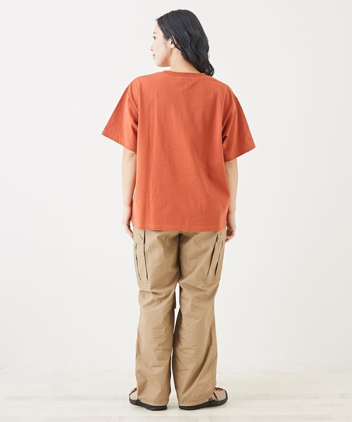 CUBE SUGAR（キューブシュガー）の「ハードウォッシュロゴプリントTシャツ（Tシャツ/カットソー・レディース・ホワイト/マルチ/ネイビー/オレンジ/ベージュ・M）」の17枚目の写真