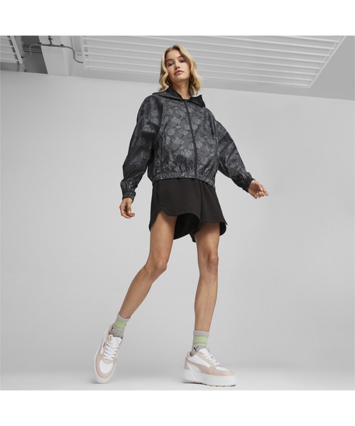 PUMA(プーマ)の「PUMA プーマ ウィメンズ ブロッサム AOP ウィンドブレーカー(ブルゾン・レディース・ブラック/グリーン・SMALL/MEDIUM/LARGE/X-LARGE)」の7枚目の写真