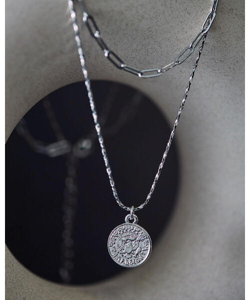 FREE'S MART（フリーズマート）の「コイン付きダブルネックレス（ネックレス・レディース・ゴールド/シルバー・ﾌﾘ-）」の3枚目の写真