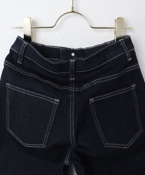 evernavy(エバーネイビー)の「ピンタックテーパードデニムパンツ(デニムパンツ・レディース・インディゴブルー/ブラック・M/L)」の17枚目の写真