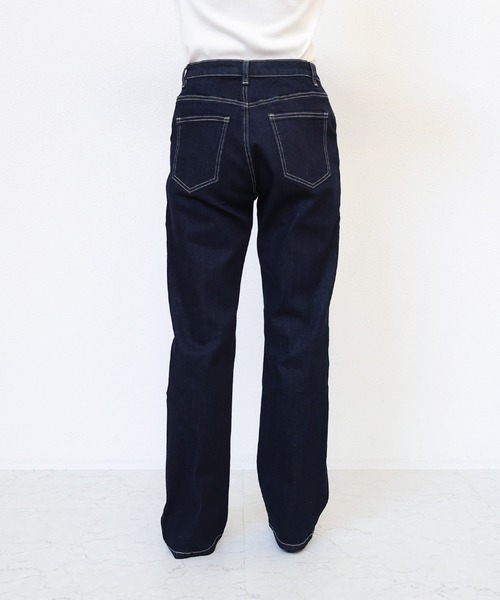 evernavy(エバーネイビー)の「ピンタックテーパードデニムパンツ(デニムパンツ・レディース・インディゴブルー/ブラック・M/L)」の8枚目の写真