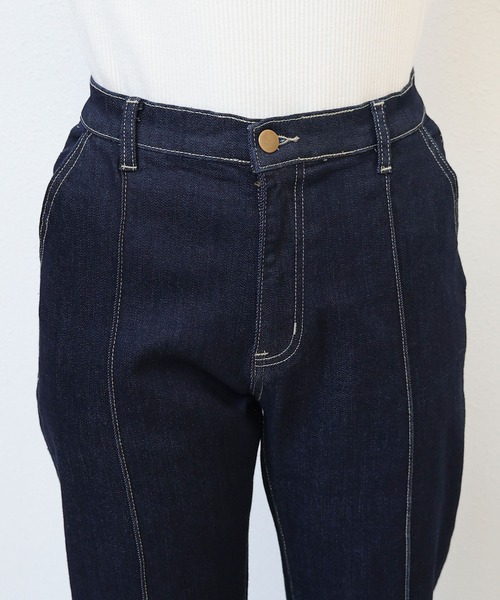evernavy(エバーネイビー)の「ピンタックテーパードデニムパンツ(デニムパンツ・レディース・インディゴブルー/ブラック・M/L)」の9枚目の写真