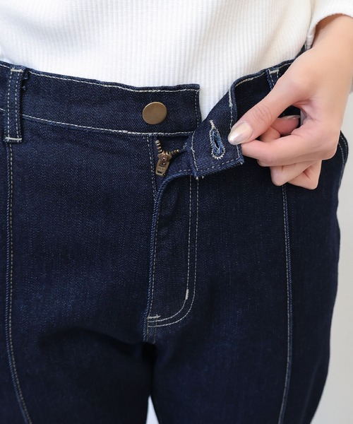 evernavy(エバーネイビー)の「ピンタックテーパードデニムパンツ(デニムパンツ・レディース・インディゴブルー/ブラック・M/L)」の10枚目の写真