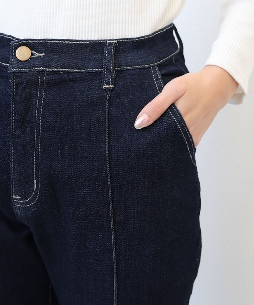 evernavy(エバーネイビー)の「ピンタックテーパードデニムパンツ(デニムパンツ・レディース・インディゴブルー/ブラック・M/L)」の11枚目の写真