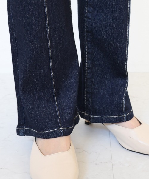 evernavy(エバーネイビー)の「ピンタックテーパードデニムパンツ(デニムパンツ・レディース・インディゴブルー/ブラック・M/L)」の12枚目の写真
