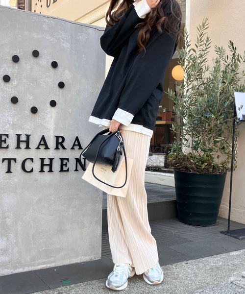 meJane（ミージェーン）の「セミフレアーカラープリーツパンツ（その他パンツ・レディース・モカ/マスタード/オフホワイト/セージグリーン/ブラック/グレイッシュベージュ/スモークピンク/チャコールアッシュ/ダークグリーン/ホワイト×ブラック/ブラック×ホワイト/テラコッタ・M/L）」の17枚目の写真