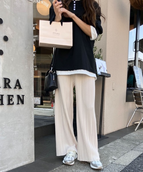 meJane（ミージェーン）の「セミフレアーカラープリーツパンツ（その他パンツ・レディース・モカ/マスタード/オフホワイト/セージグリーン/ブラック/グレイッシュベージュ/スモークピンク/チャコールアッシュ/ダークグリーン/ホワイト×ブラック/ブラック×ホワイト/テラコッタ・M/L）」の14枚目の写真