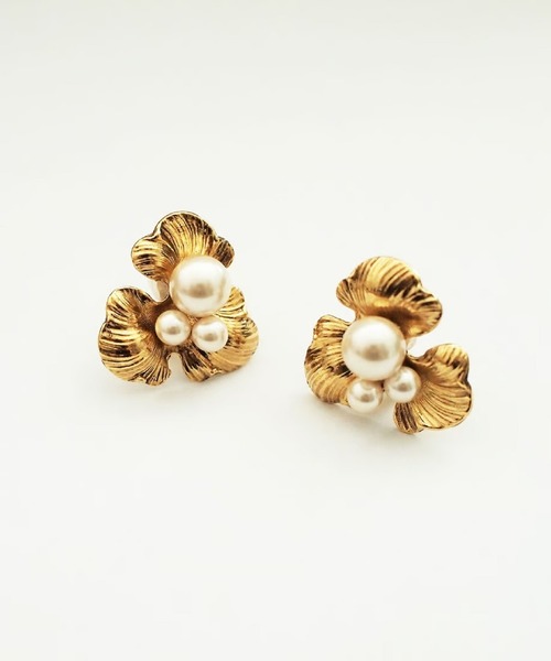 ADER（アデル）の「【復刻】 PETAL pearl earring（イヤリング・レディース・ゴールド・フリー）」の4枚目の写真
