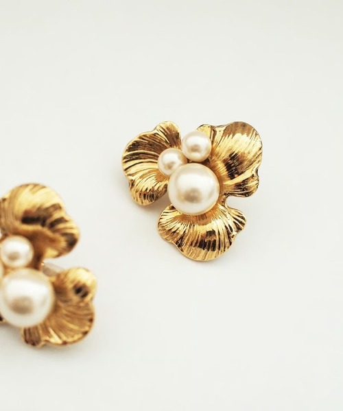 ADER（アデル）の「【復刻】 PETAL pearl earring（イヤリング・レディース・ゴールド・フリー）」の5枚目の写真