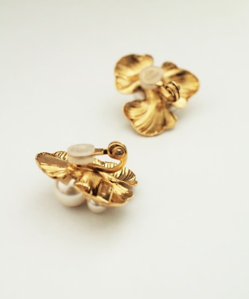 ADER（アデル）の「【復刻】 PETAL pearl earring（イヤリング・レディース・ゴールド・フリー）」の6枚目の写真