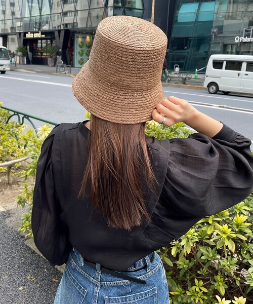 fredy emue(フレディエミュ)の「ラフィアバケットハット(ハット・レディース・ブラック/モカ・FREE)」の3枚目の写真