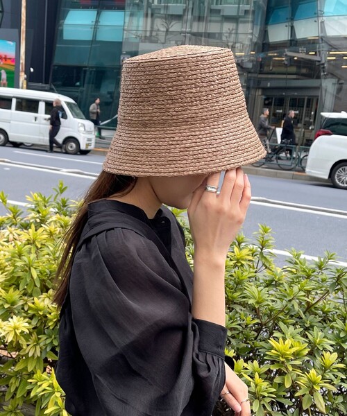 fredy emue(フレディエミュ)の「ラフィアバケットハット(ハット・レディース・ブラック/モカ・FREE)」の7枚目の写真