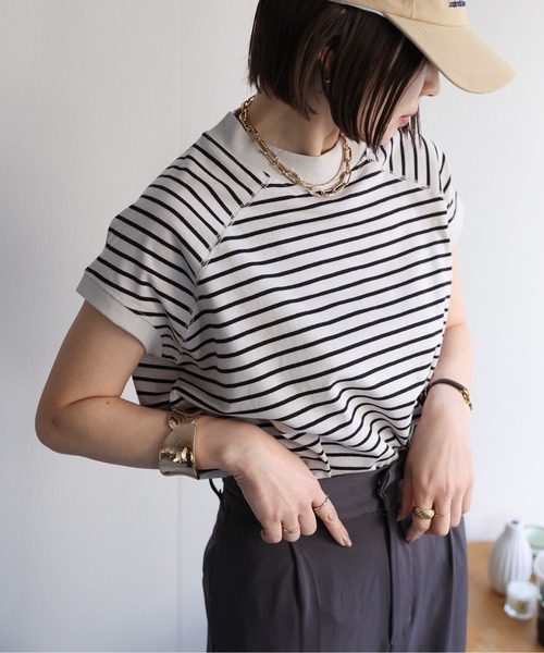 ap retro（アプレトロ）の「【USAコットン】高見え上質 / モックネックフレンチスリーブＴシャツ（Tシャツ/カットソー・レディース・ブラック/グレイッシュベージュ/チャコールグレー/ホワイト/ネイビー×ホワイト/ベージュ×ブラック・FREE/LARGE）」の5枚目の写真