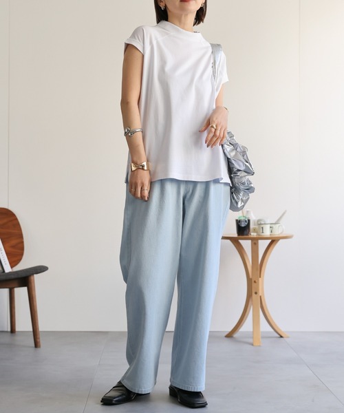 ap retro（アプレトロ）の「【USAコットン】高見え上質 / モックネックフレンチスリーブＴシャツ（Tシャツ/カットソー・レディース・ブラック/グレイッシュベージュ/チャコールグレー/ホワイト/ネイビー×ホワイト/ベージュ×ブラック・FREE/LARGE）」の9枚目の写真