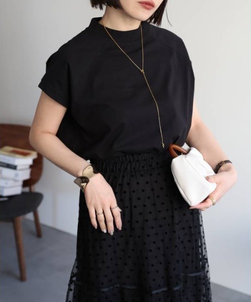 ap retro（アプレトロ）の「【USAコットン】高見え上質 / モックネックフレンチスリーブＴシャツ（Tシャツ/カットソー・レディース・ブラック/グレイッシュベージュ/チャコールグレー/ホワイト/ネイビー×ホワイト/ベージュ×ブラック・FREE/LARGE）」の11枚目の写真