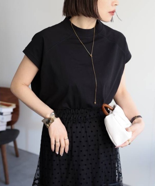 ap retro（アプレトロ）の「【USAコットン】高見え上質 / モックネックフレンチスリーブＴシャツ（Tシャツ/カットソー・レディース・ブラック/グレイッシュベージュ/チャコールグレー/ホワイト/ネイビー×ホワイト/ベージュ×ブラック・FREE/LARGE）」の15枚目の写真