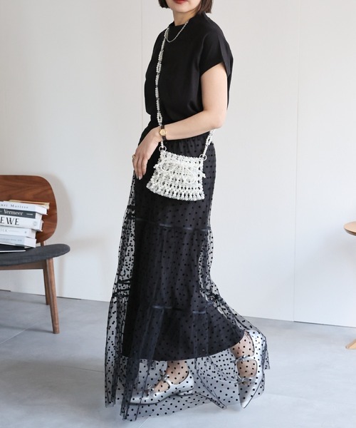 ap retro（アプレトロ）の「【USAコットン】高見え上質 / モックネックフレンチスリーブＴシャツ（Tシャツ/カットソー・レディース・ブラック/グレイッシュベージュ/チャコールグレー/ホワイト/ネイビー×ホワイト/ベージュ×ブラック・FREE/LARGE）」の21枚目の写真