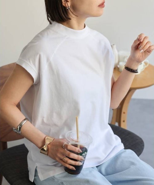 ap retro（アプレトロ）の「【USAコットン】高見え上質 / モックネックフレンチスリーブＴシャツ（Tシャツ/カットソー・レディース・ブラック/グレイッシュベージュ/チャコールグレー/ホワイト/ネイビー×ホワイト/ベージュ×ブラック・FREE/LARGE）」の8枚目の写真