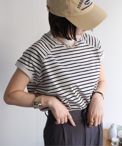 ap retro(アプレトロ)の「【USAコットン】高見え上質 / モックネックフレンチスリーブTシャツ(Tシャツ/カットソー・レディース・ブラック/グレイッシュベージュ/チャコールグレー/ホワイト/ネイビー×ホワイト/ベージュ×ブラック/ネイビー・FREE/LARGE)」の9枚目の写真
