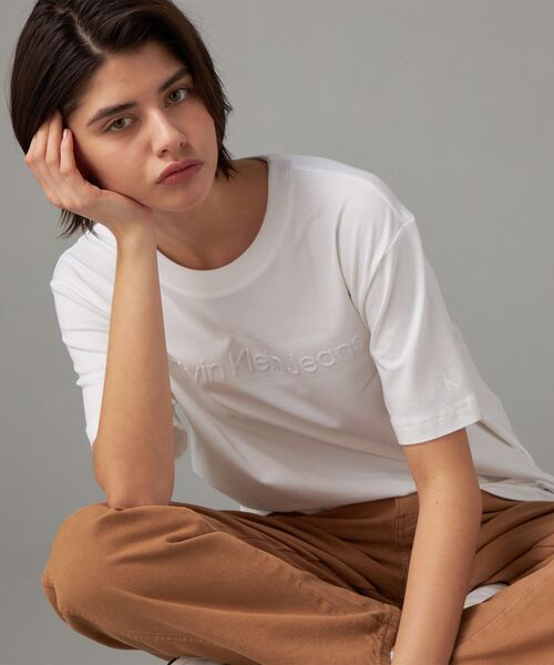 Calvin Klein(カルバン・クライン)の「インスティテュート エンボスド レギュラー Tシャツ(Tシャツ/カットソー・メンズ・ブラック/ホワイト・L/M/S/XL)」の6枚目の写真