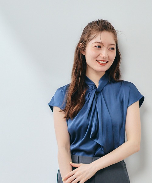 12Twelve Agenda(トゥエルブ アジェンダ)の「ねじりボウタイフレンチスリーブブラウス(シャツ/ブラウス・レディース・ブラック/オフホワイト/ブルー/ブラウン/カーキ/ホワイト系その他/チャコールグレー・M)」の7枚目の写真