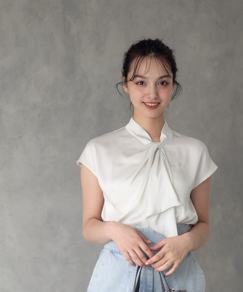 12Twelve Agenda（トゥエルブ　アジェンダ）の「ねじりボウタイフレンチスリーブブラウス（シャツ/ブラウス・レディース・ブラック/オフホワイト/ブルー/ブラウン/カーキ・M）」の6枚目の写真