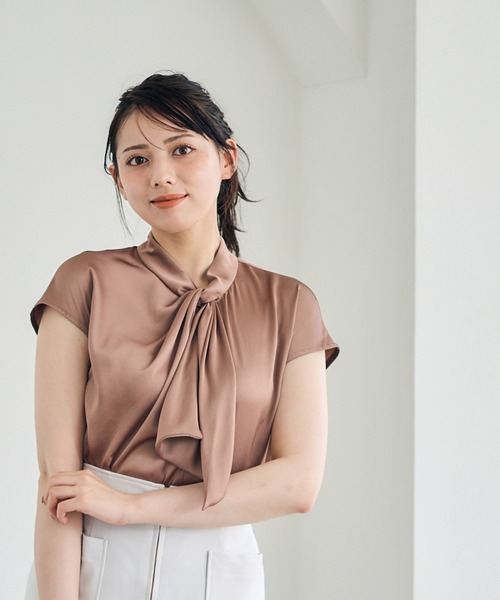 12Twelve Agenda（トゥエルブ　アジェンダ）の「ねじりボウタイフレンチスリーブブラウス（シャツ/ブラウス・レディース・ブラック/オフホワイト/ブルー/ブラウン/カーキ・M）」の12枚目の写真