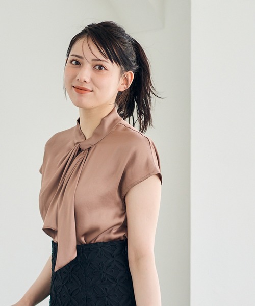 12Twelve Agenda（トゥエルブ　アジェンダ）の「ねじりボウタイフレンチスリーブブラウス（シャツ/ブラウス・レディース・ブラック/オフホワイト/ブルー/ブラウン/カーキ・M）」の13枚目の写真