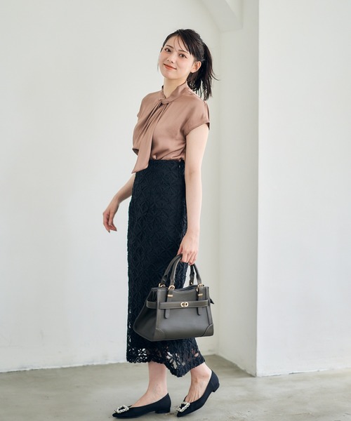 12Twelve Agenda（トゥエルブ　アジェンダ）の「ねじりボウタイフレンチスリーブブラウス（シャツ/ブラウス・レディース・ブラック/オフホワイト/ブルー/ブラウン/カーキ・M）」の16枚目の写真