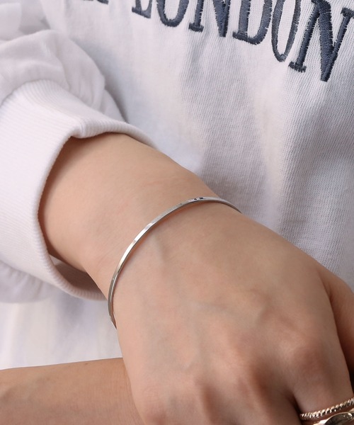 colleca la（コレカラ）の「[stainless]ステンレス・スリムラインバングル〈金属アレルギー対応〉（バングル/リストバンド・レディース・ゴールド/シルバー・FREE）」の3枚目の写真