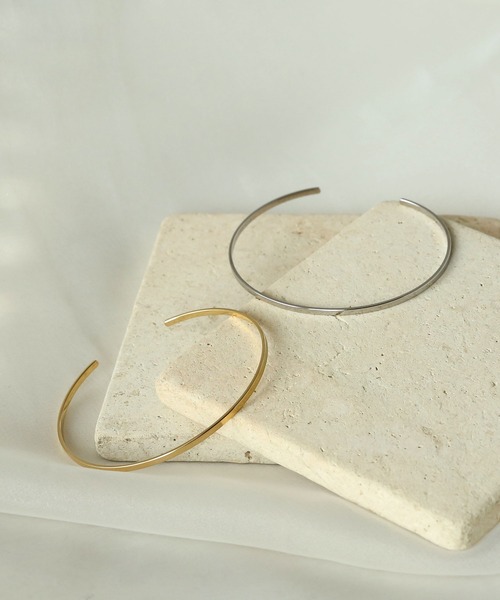 colleca la（コレカラ）の「[stainless]ステンレス・スリムラインバングル〈金属アレルギー対応〉（バングル/リストバンド・レディース・ゴールド/シルバー・FREE）」の4枚目の写真