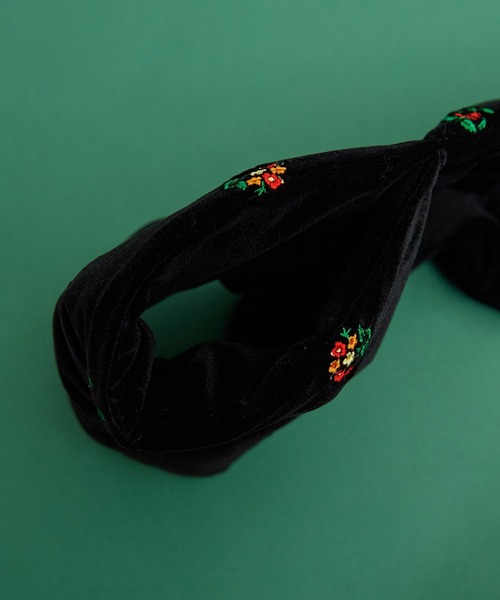 CHILD WOMAN（チャイルドウーマン）の「ベロアカラフル刺繍 マフラー（マフラー・レディース・ブラック・FREE）」の8枚目の写真