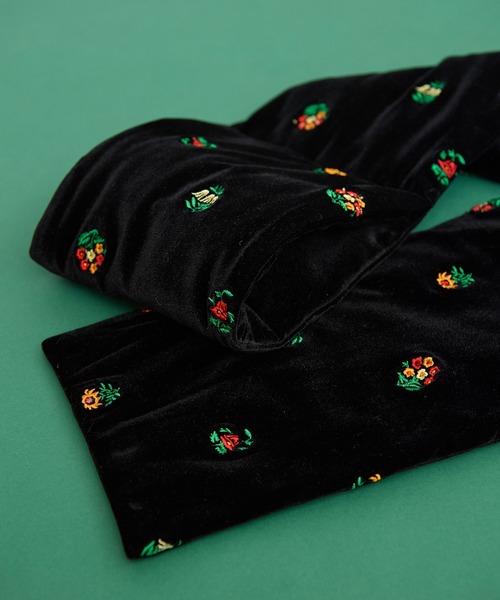 CHILD WOMAN（チャイルドウーマン）の「ベロアカラフル刺繍 マフラー（マフラー・レディース・ブラック・FREE）」の9枚目の写真