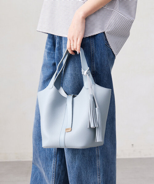 Chez toi(シェトワ)の「タッセル付バケツ型トートBAG(トートバッグ・レディース・アイボリー/ブラック/ブルー・FREE)」の3枚目の写真