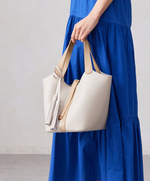 Chez toi(シェトワ)の「タッセル付バケツ型トートBAG(トートバッグ・レディース・アイボリー/ブラック/ブルー・FREE)」の7枚目の写真
