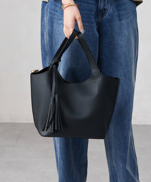Chez toi(シェトワ)の「タッセル付バケツ型トートBAG(トートバッグ・レディース・アイボリー/ブラック/ブルー・FREE)」の8枚目の写真