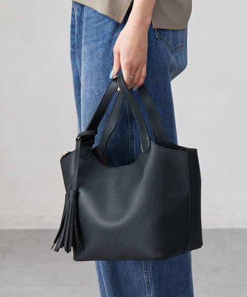 Chez toi(シェトワ)の「タッセル付バケツ型トートBAG(トートバッグ・レディース・アイボリー/ブラック/ブルー・FREE)」の9枚目の写真