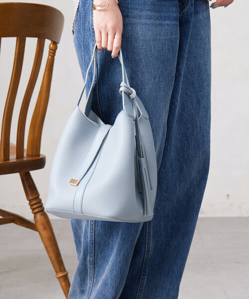 Chez toi(シェトワ)の「タッセル付バケツ型トートBAG(トートバッグ・レディース・アイボリー/ブラック/ブルー・FREE)」の12枚目の写真