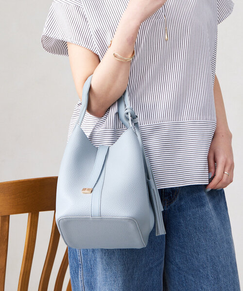Chez toi(シェトワ)の「タッセル付バケツ型トートBAG(トートバッグ・レディース・アイボリー/ブラック/ブルー・FREE)」の13枚目の写真
